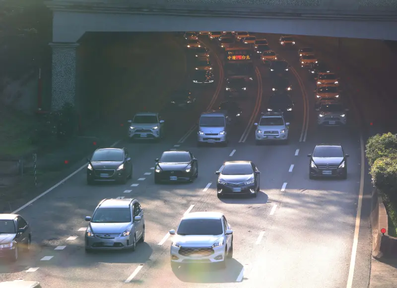 剛買進口新車！人妻上班「得知婆婆擅自把車借他們」　「爽玩南部三天」她回家愣住了