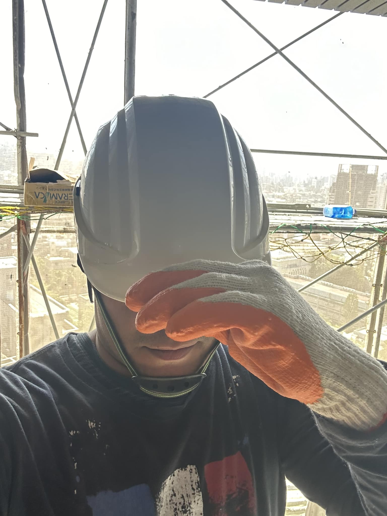 《天道》男星安伯政身兼五職不喊苦 從星光幫到工班「揮汗搬水泥」月收勝上班族