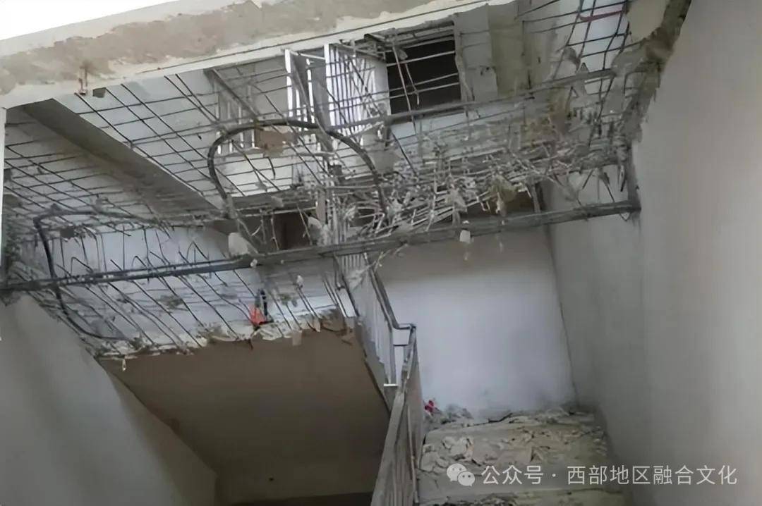 惡鄰住二樓「向整棟樓索求50萬過路費」　5年後報應來了「大家都坐看笑話」