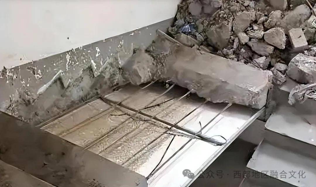 惡鄰住二樓「向整棟樓索求50萬過路費」　5年後報應來了「大家都坐看笑話」