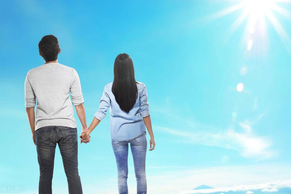  老公銀行卡婆婆「保管5年」！她生日我去做飯，聽到婆婆打電話，我瞬間傻了 