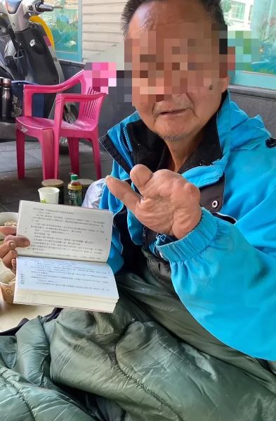 開工廠賺千萬！台富商「竟淪街友討飯」慘睡火車站　做工出事「五根手指全不見」領殘障津貼…