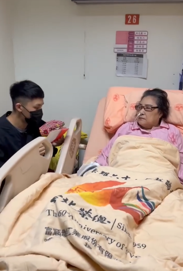 就醫至今2年！資深女星「憔悴面容曝光」鐵粉不捨　好友嘆「是很艱難的階段」醫師估：恐變永久性