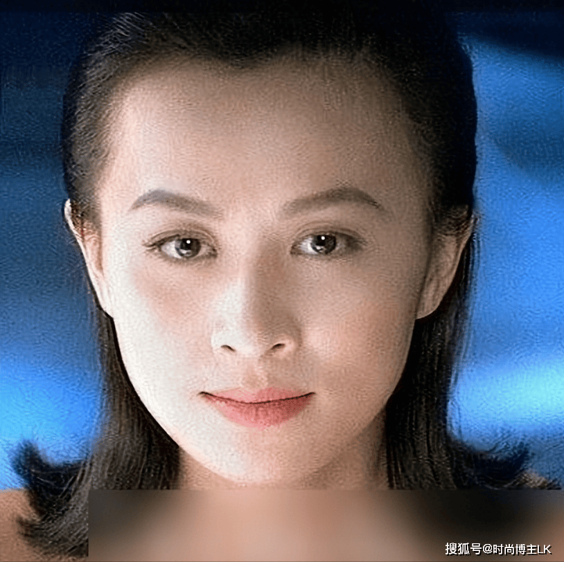 跑步遇大雨！58歲大咖女星「全素顏無偶包」興奮用手接雨　網友直呼不敢認「女神變阿桑」