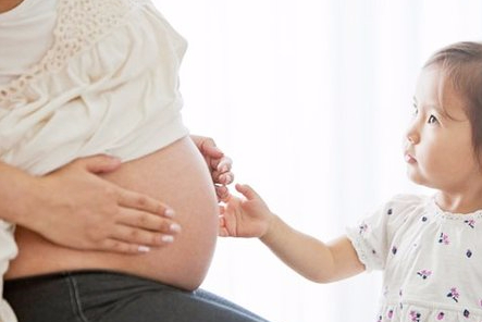 二胎又是生女兒！婆婆對我不管不顧還「趕我出門」，事後「丈夫一番話」讓我淚崩