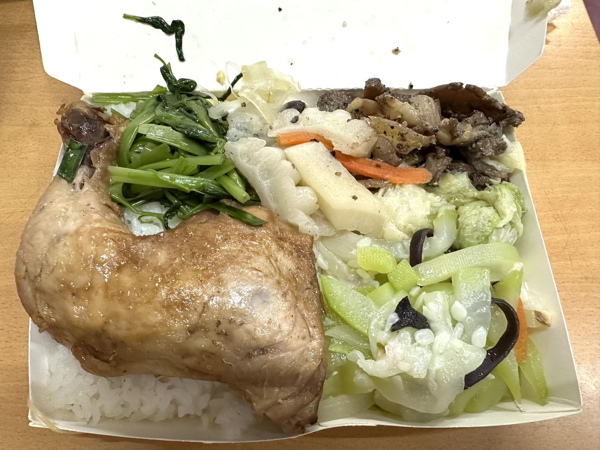雲林虎尾驚現「佛心便當」！5菜＋巨無霸雞腿僅60元，網友暴動：這CP值太狂了