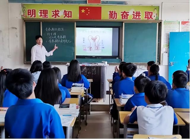 她身高226公分「臉蛋貌美如花」!媽媽每天頭疼:白長這麼漂亮「卻沒人敢追」