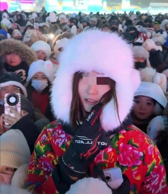 她身高226公分「臉蛋貌美如花」!媽媽每天頭疼:白長這麼漂亮「卻沒人敢追」