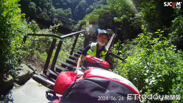 快訊／今到觀音瀑布玩！73歲男子「突倒地無心跳」妻子嚇壞　「民眾、警消接力CPR」仍不治身亡