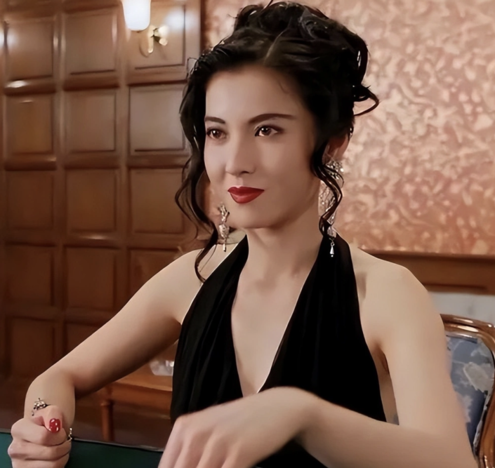 曾是一代玉女！與何家勁分手後「嫁給粉絲生三兒女」　怕丈夫失去興趣「不敢整容」57歲近照曝光