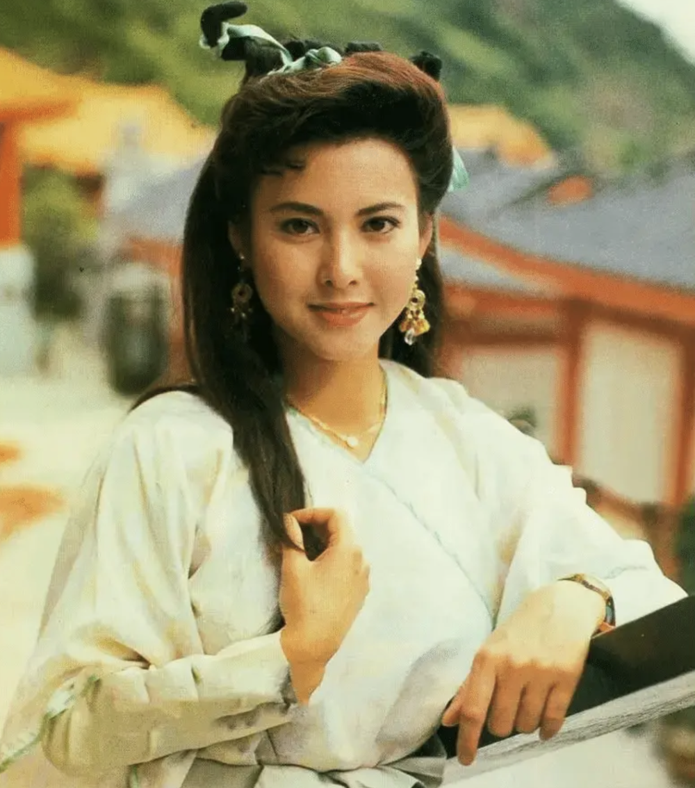 曾是一代玉女！與何家勁分手後「嫁給粉絲生三兒女」　怕丈夫失去興趣「不敢整容」57歲近照曝光