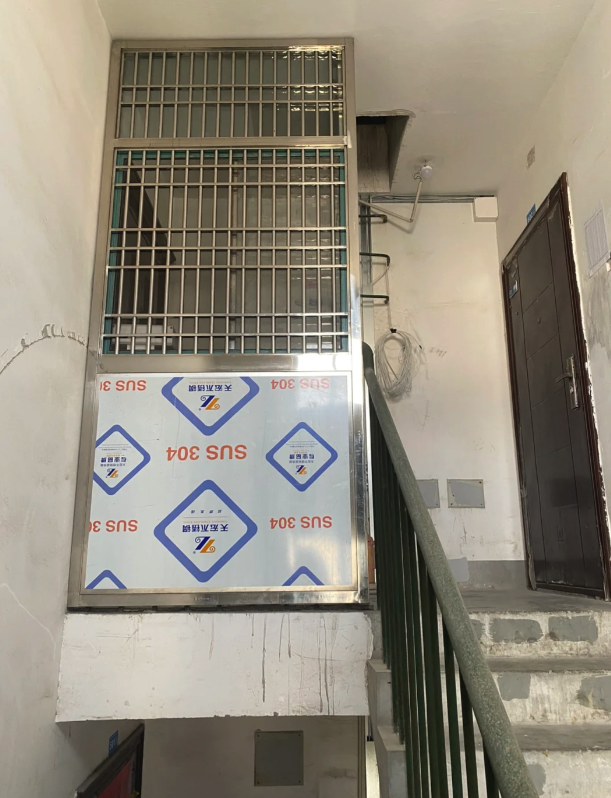 千金難買好鄰居！她搬新家「驚見對面裝大鐵籠」　擠滿過道「連大門都打不開」後續超傻眼