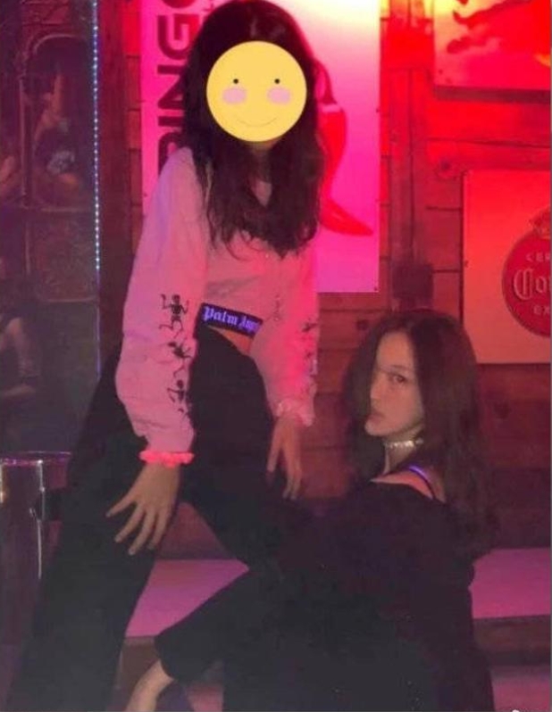走偏了？王菲女兒傳「濃妝艷抹上夜店」與富二代狂歡　網友看了直搖頭「她森77說話了」　