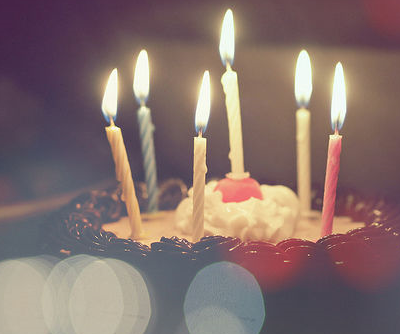 兒子生日婆婆送來80萬！從廚房出來，聽到婆婆「提一要求」，我連婆婆帶錢一塊扔出門 