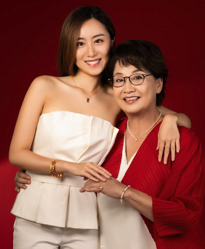 被出軌積蓄全無！資深女星「驚傳罹怪病」半身癱瘓　絕望「面部腫成豬頭」嘆：骨灰罈買好了