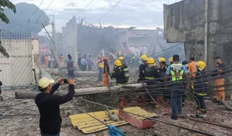 煙火倉庫大規模爆炸！炸出20公尺大洞「釀5死38傷」　牆壁變碎片「駭人現場畫面曝光」　