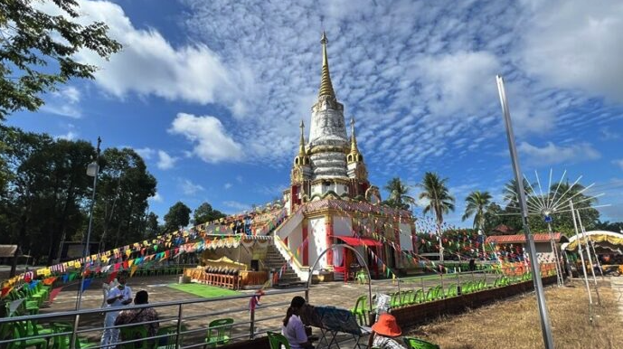 太神奇!圓寂高僧「火化10分鐘突熄滅」 躺棺16年「信徒靠近一看」當場驚呼:不可思議