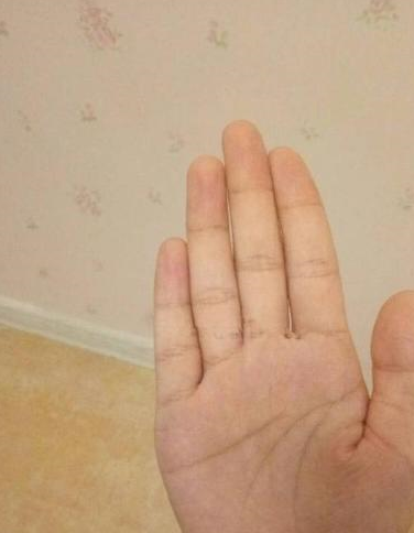 手相揭秘：這幾種掌紋預示命運多舛，事業愛情雙失意？