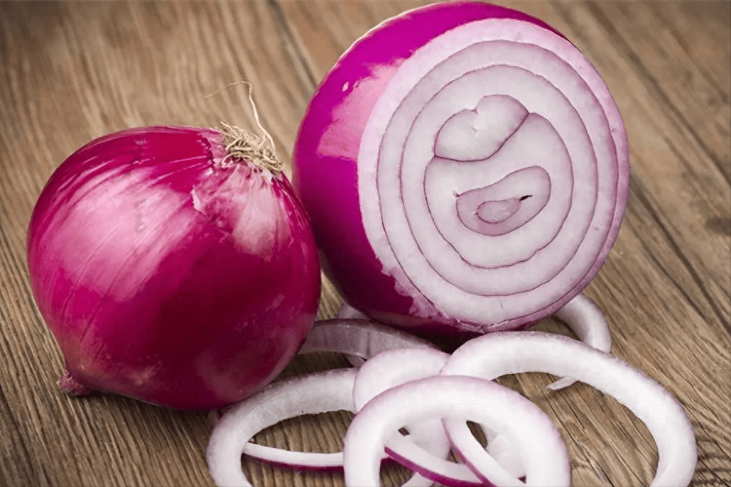 老年人要遠離洋蔥？醫生給出忠告：不想身體垮掉「老人要少碰這幾種菜」