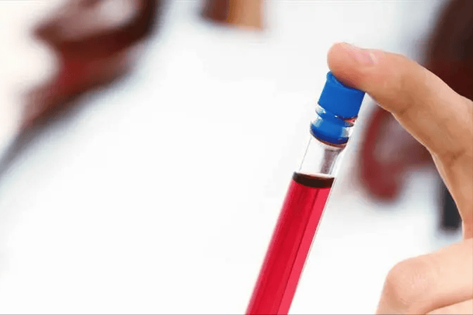 老年人要遠離洋蔥？醫生給出忠告：不想身體垮掉「老人要少碰這幾種菜」