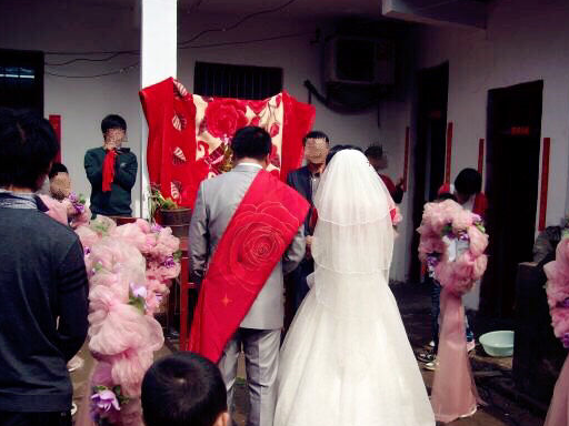  小叔結婚！我大方包「一萬紅包」，婚禮上他一個勁的感謝我：回到家後我「怒罵老公 」