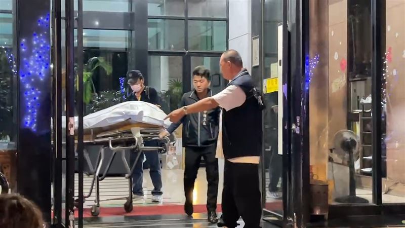 22歲兒子突說「要扔掉家裡衣櫃」　媽媽一打開嚇傻「大義滅親報警」
