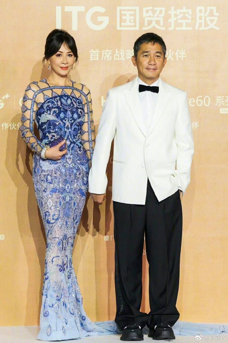 膝下無子！劉嘉玲小露性感「同框40億家產繼承人」　「他名校畢業」28歲帥氣成熟