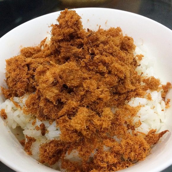 路過肉鬆店驚見「嬰兒肉鬆」秒嚇壞!他驚喊「太刺激了吧」內行人曝真相:比普通的更好吃