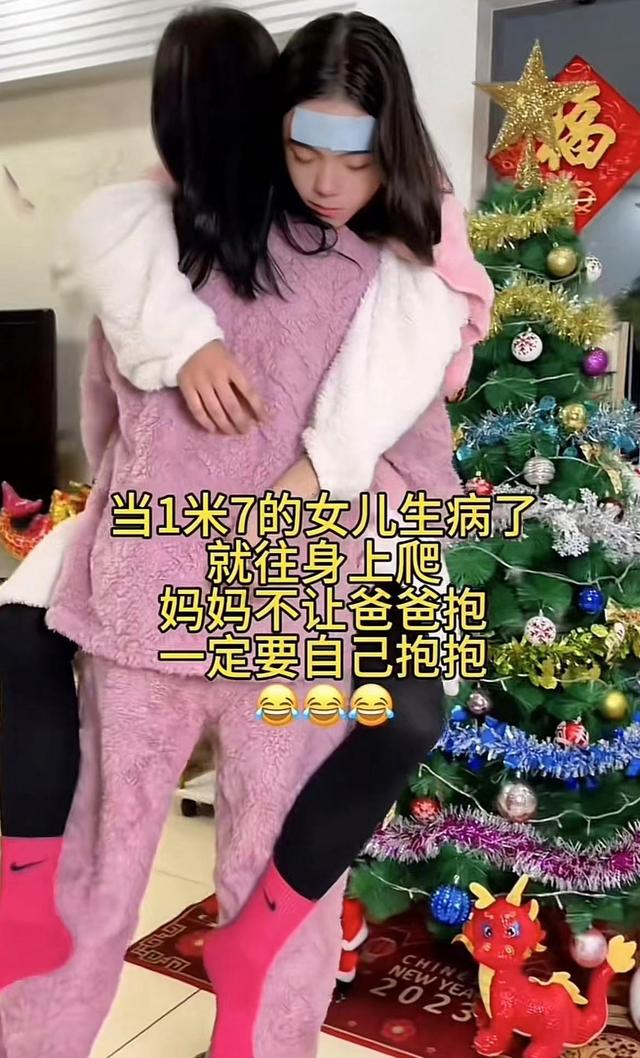半夜不舒服！168公分女兒掛急診「老爸心疼全程抱」　「畫面曝光」掀熱議：我家也是
