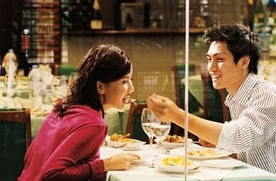  婆婆生日我包「3000紅包」！吃飯時我肚子疼上廁所，回來後聽見對話：我氣得掀了桌子 