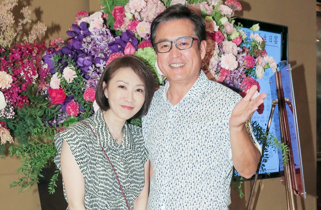 結婚30年爆婚變！李翊君認「和檢場是室友」：互不干涉...「腳長他身上」女人緣超好