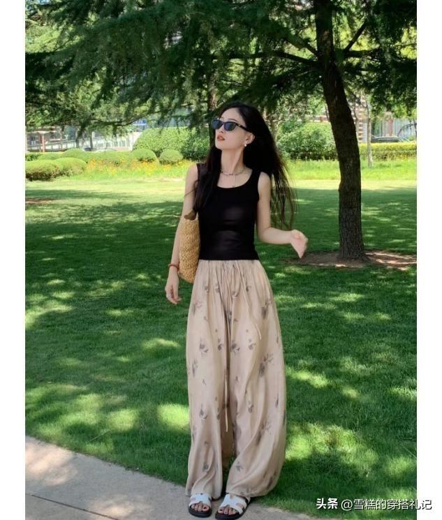 女人不管什麼年紀!寬褲千萬別配「這3雙鞋」 顯矮又土氣:真的很難看