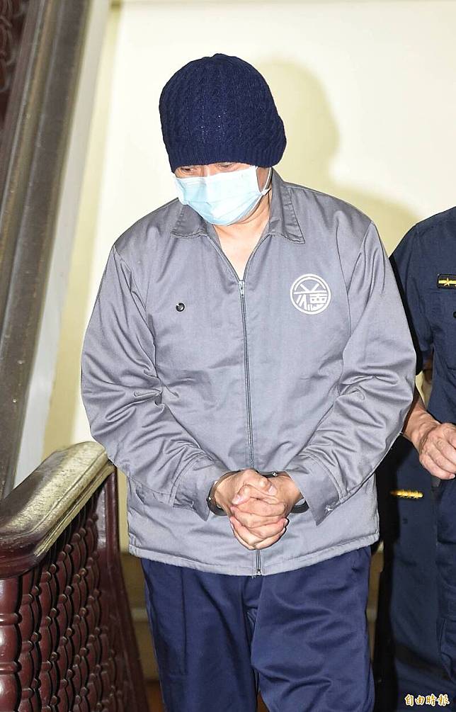 女歌手肝癌驟逝！他一開口「現場燈光全暗」知情人曝：關的不是人類　揭「不可思議內幕」臉色發白
