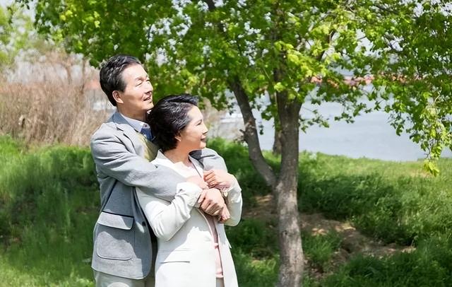 十年婚姻真相！63歲阿姨再婚丈夫「酒後吐真言」揭露驚人騙局