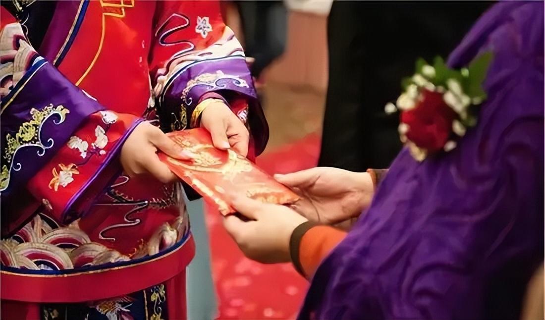 老伴退休金有3萬5！兒媳要求「提款卡上交、房子過戶」不然就離婚　我「逼問兒子後」馬上做1件事：不讓她得逞