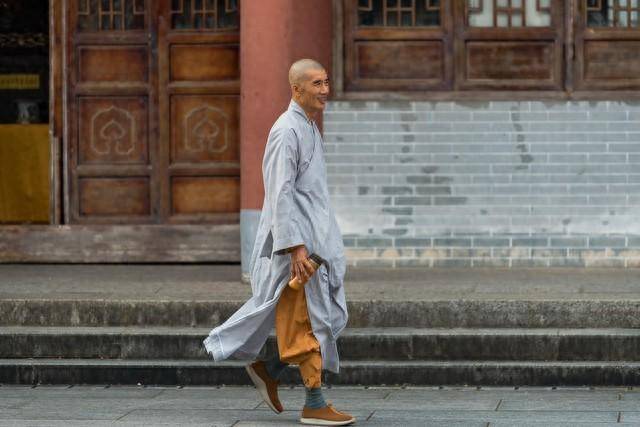 高僧揭秘：這5種人天生與佛有緣，老來病痛少，健康長壽不是夢