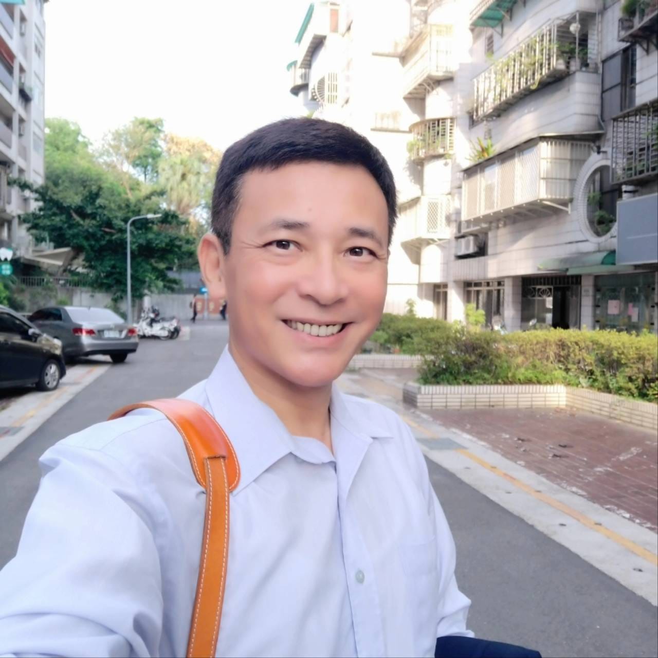拒送養老院！本土劇男星「兼差做工、當司機」養癱母　「燒天價醫藥費」14年來沒怨言