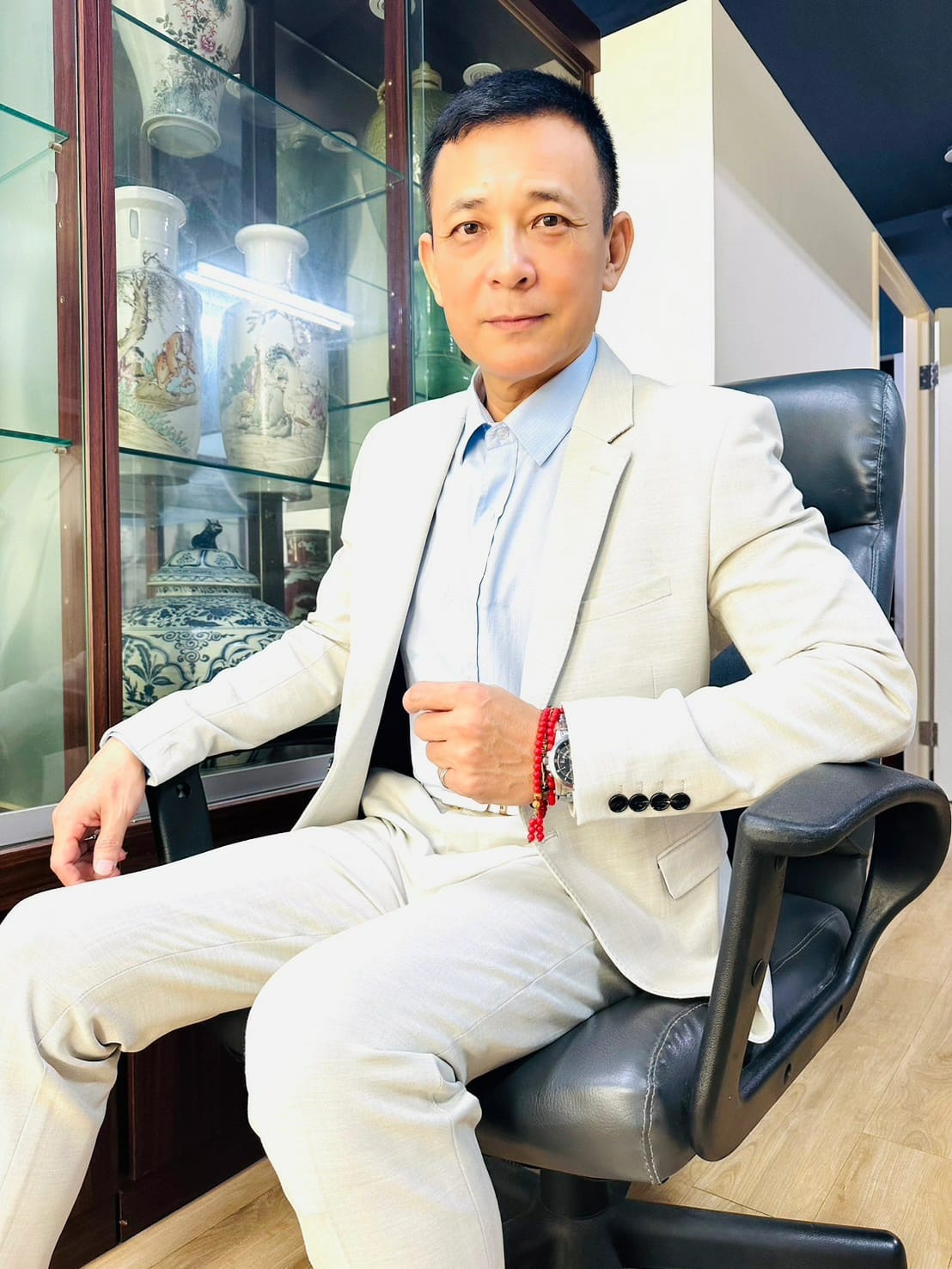 拒送養老院！本土劇男星「兼差做工、當司機」養癱母　「燒天價醫藥費」14年來沒怨言