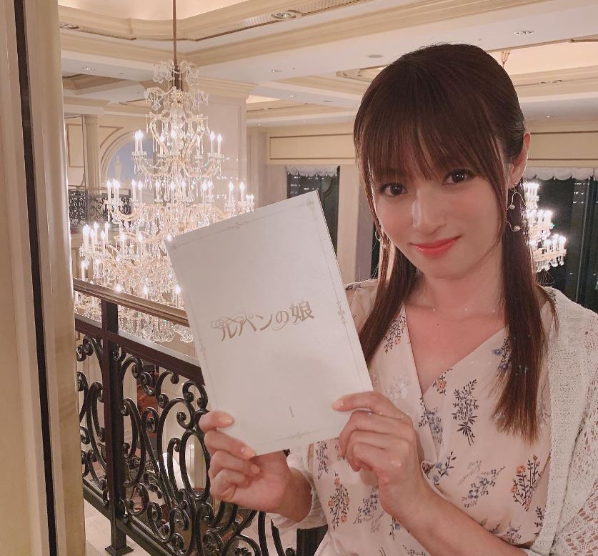 豪門夢碎！戲劇女王婚前「帶小王進愛巢」百億未婚夫氣炸　狠斬戀情「戀上小17歲女星」