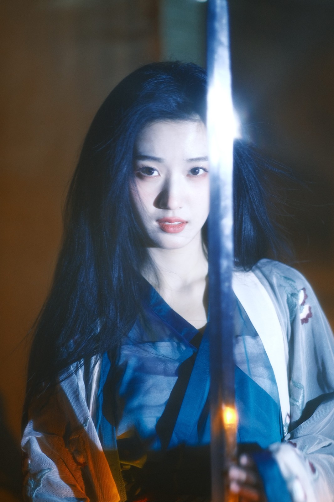 工作人員心臟驟停！24歲女星秒上前「超冷靜救人」　網讚人美心善「被起底父母皆良醫」