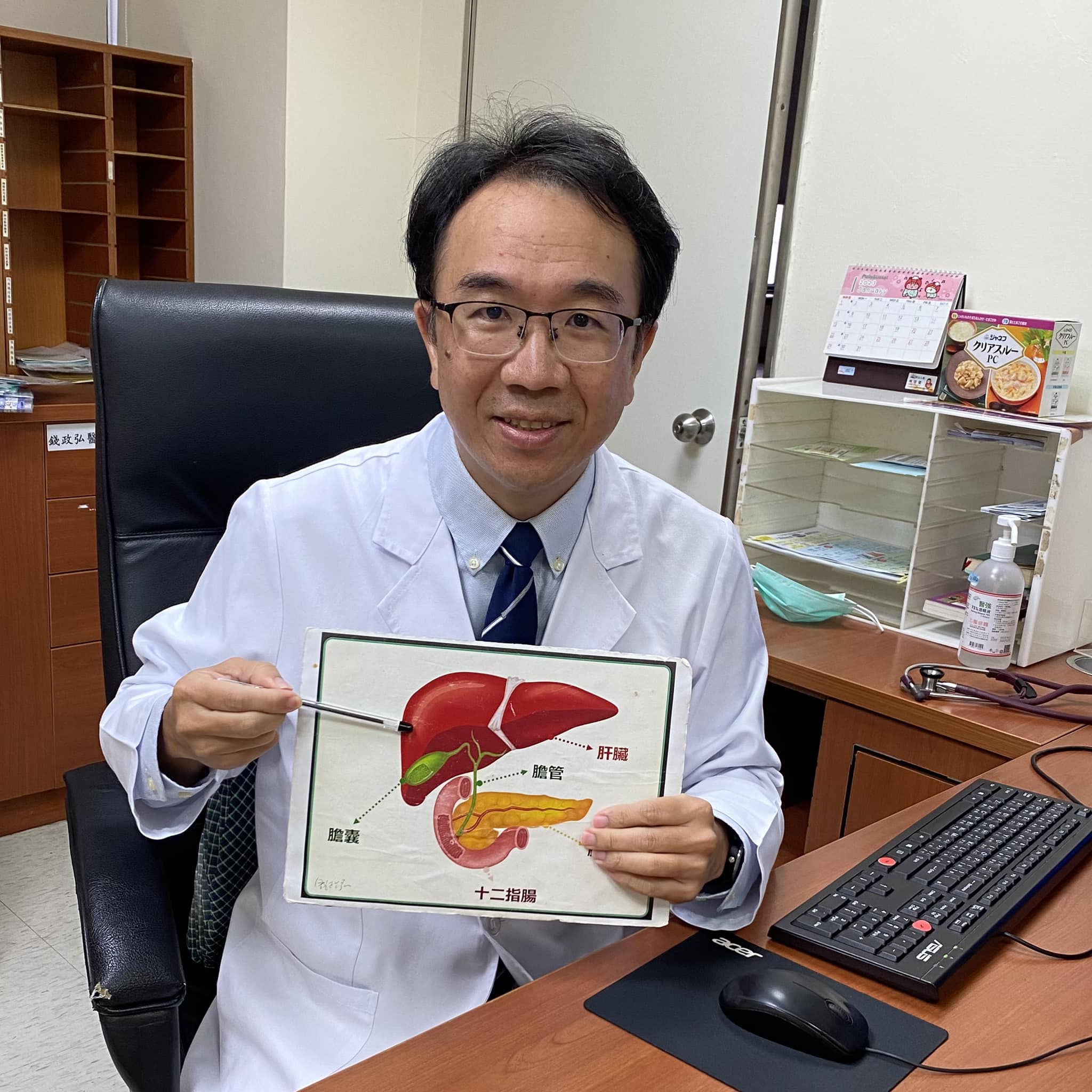 護理師叫阿公「去找櫃台喇舌」！他瞪大眼問「蝦米這麼好康」爆笑真相曝...