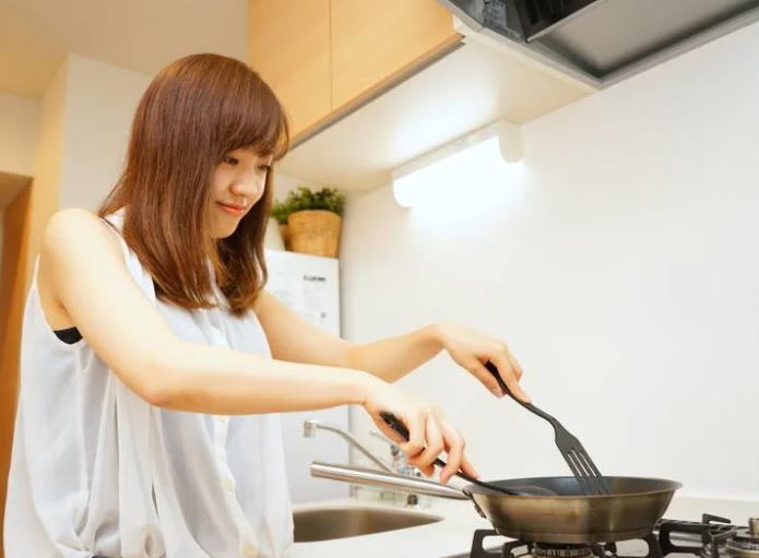 看她上班帶便當…同事提議多做一份「願意付這價錢」　「她無奈想婉拒」網喊吃人夠夠