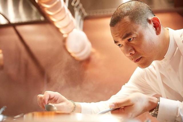 與妻子長期分居！台灣名廚被拍「跨夜共處長髮妹」不解釋　「突拋震撼彈」喊話：宣布引退