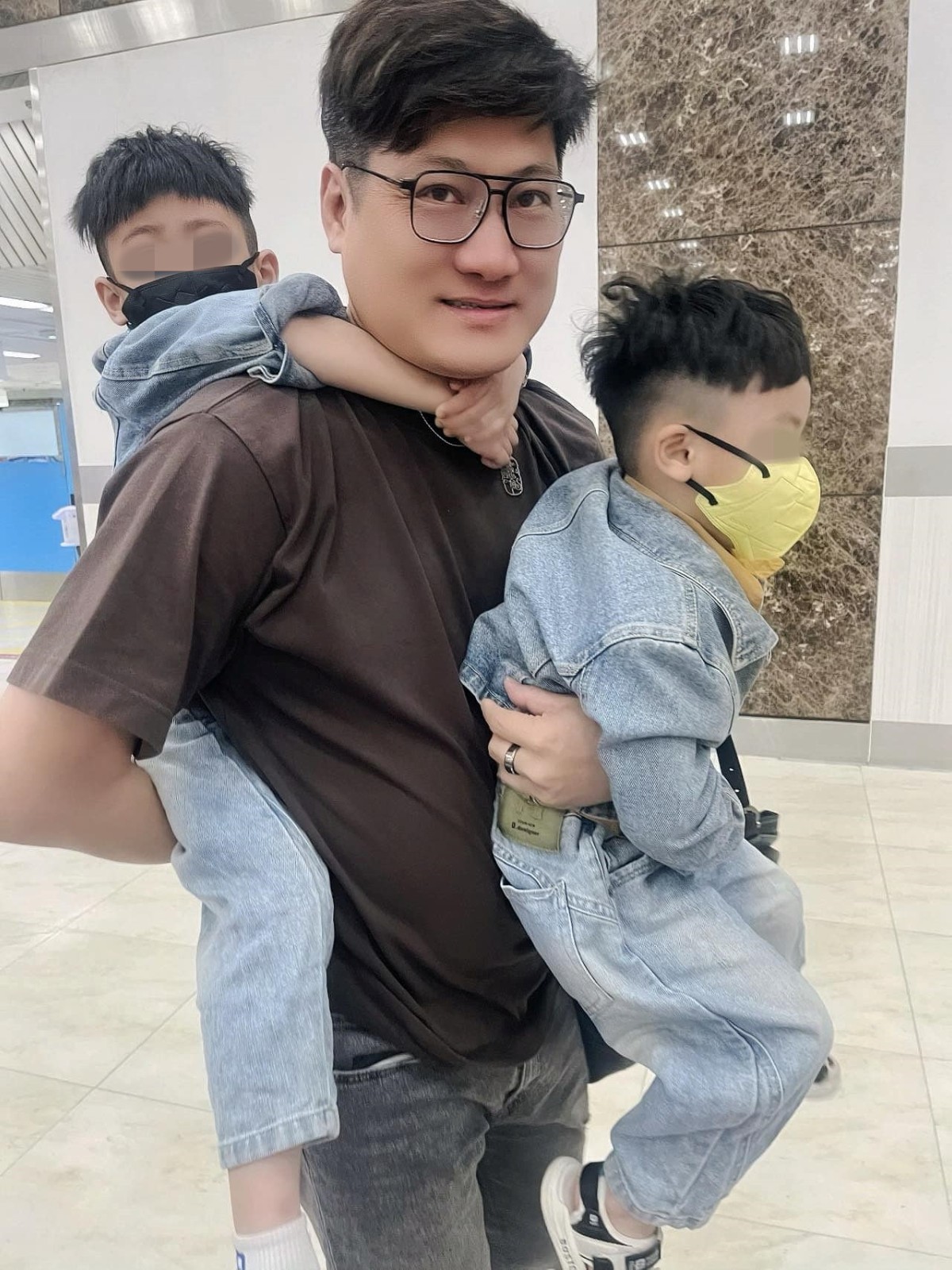 翻車滾3圈！49歲台語歌手「整輛車燒光全毀」　愛妻聞訊哭暈...