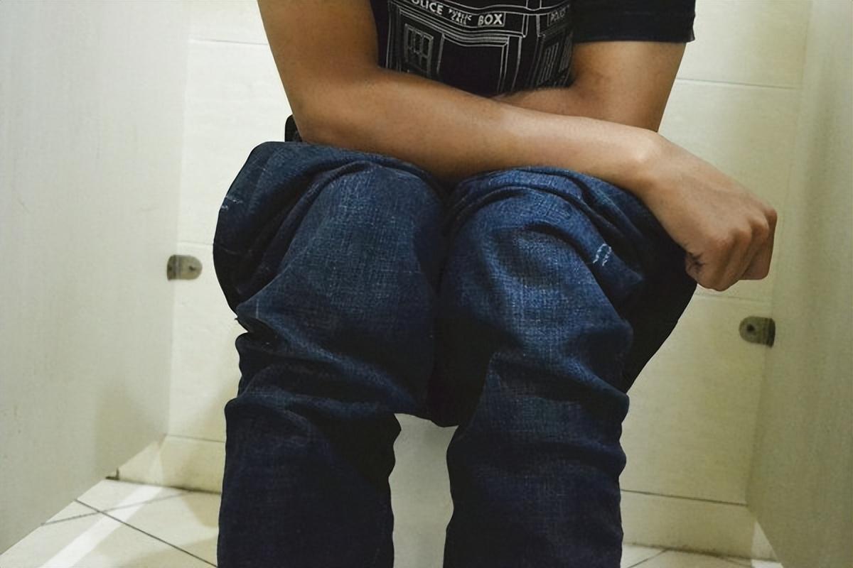 56歲女性頻繁腹瀉竟罹大腸癌！醫師警告：腸道惡性腫瘤8大警訊，忽視恐錯失治療良機