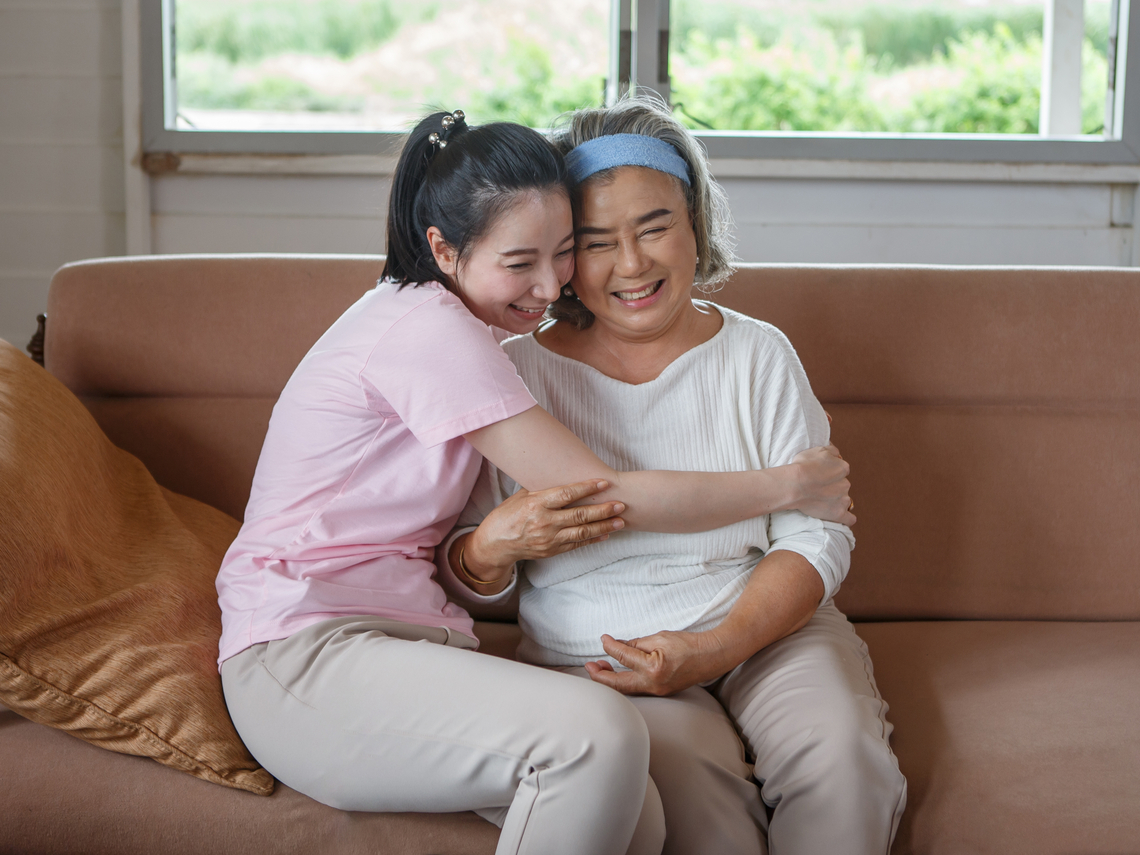 帶孫堅持收費！超人嬤「每天一打六顧8小時」　「保母費用曝」卻挨批：太自私