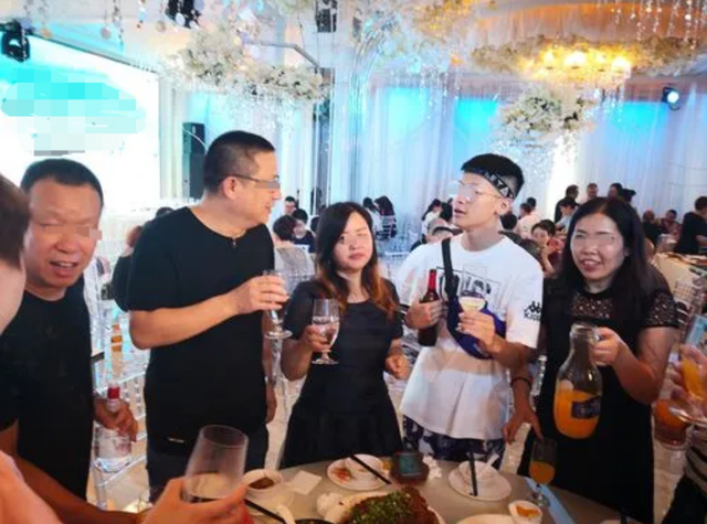大姑是單親媽！她兒子考上清大「開心在飯店設宴」　我自己赴宴「散場被要求買單」婆婆：你們賺比較多