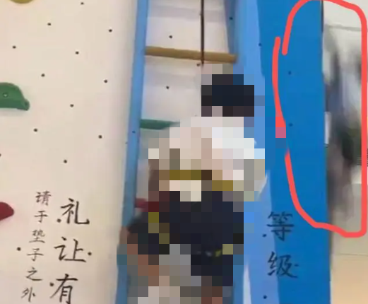 購物中心突然巨響！母親目睹「6歲女兒倒地」留大灘血　送醫搶救不治
