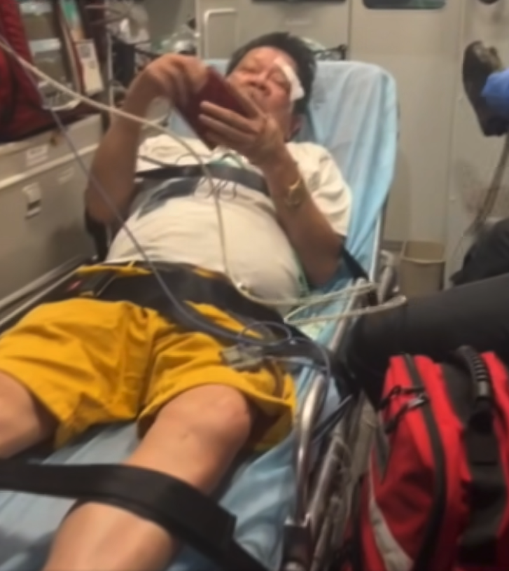 驚傳深夜送醫！70歲鄭進一「悲喊要死了」畫面曝光　傷勢「頭上貼繃帶」經紀人緊急回應