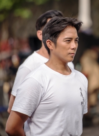 49歲陳子強驚喜公開！與20歲兒子的溫馨互動與未來規劃大公開